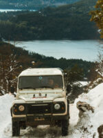 Nieve Encantada: Aventura en Refugio de Montaña con 4x4 y Raquetas - Imagen 4